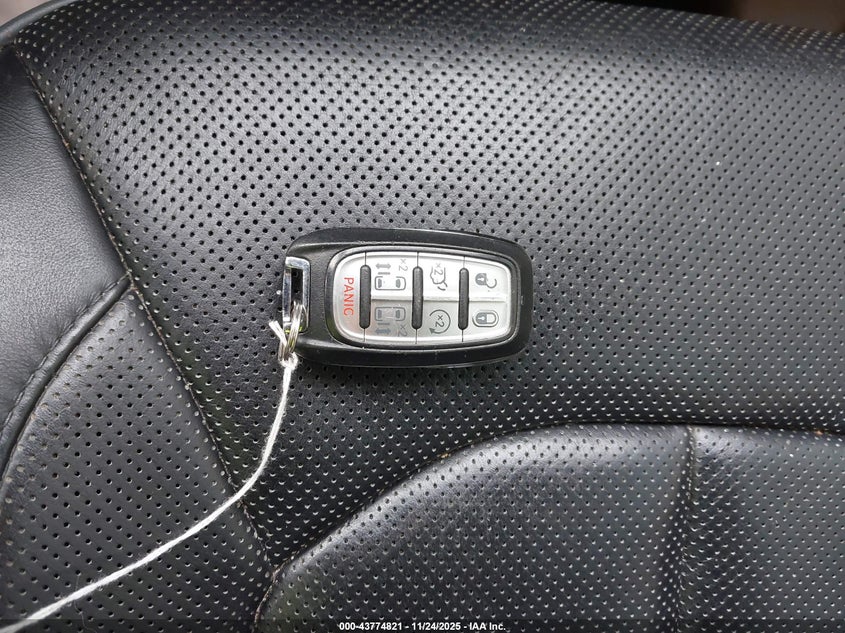 2019 Chrysler Pacifica Limited VIN: 2C4RC1GG8KR576208 Lot: 43774821