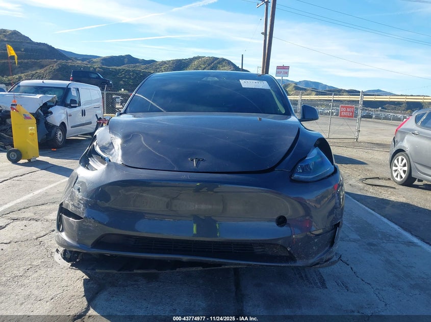 2024 Tesla Model Y Long Range Dual Motor All-Wheel Drive VIN: 7SAYGDEE0RA216715 Lot: 43774977