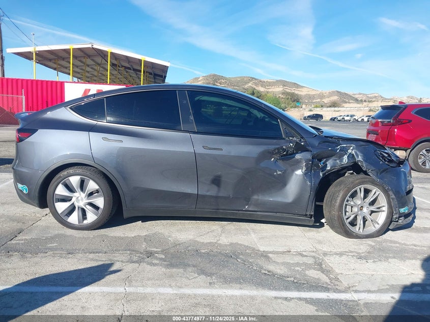 2024 Tesla Model Y Long Range Dual Motor All-Wheel Drive VIN: 7SAYGDEE0RA216715 Lot: 43774977