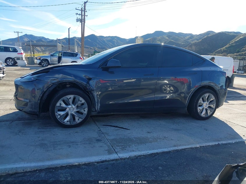 2024 Tesla Model Y Long Range Dual Motor All-Wheel Drive VIN: 7SAYGDEE0RA216715 Lot: 43774977