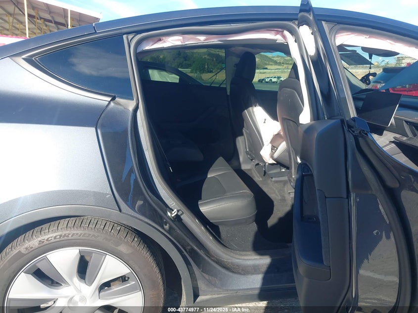 2024 Tesla Model Y Long Range Dual Motor All-Wheel Drive VIN: 7SAYGDEE0RA216715 Lot: 43774977
