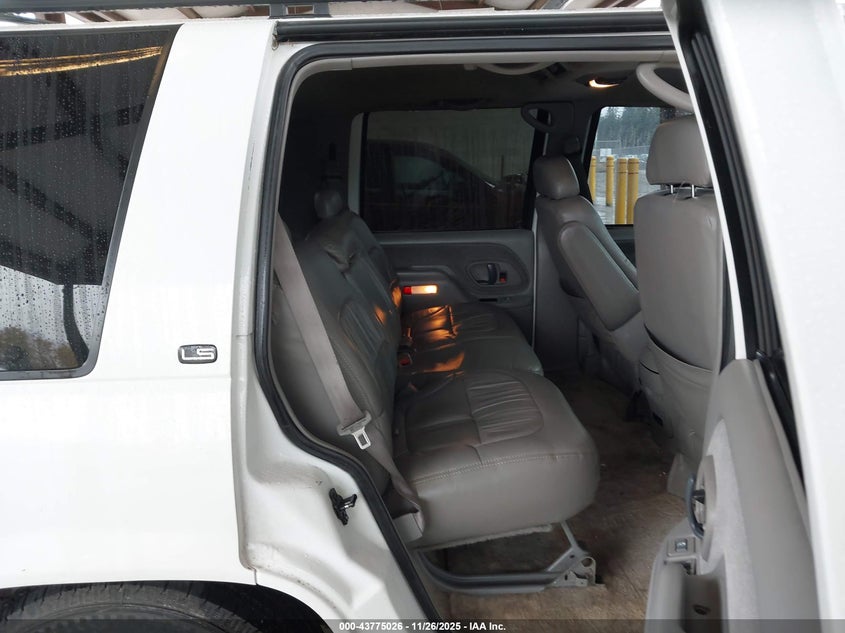 1999 Chevrolet Tahoe Ls VIN: 1GNEC13R3XJ415998 Lot: 43775026