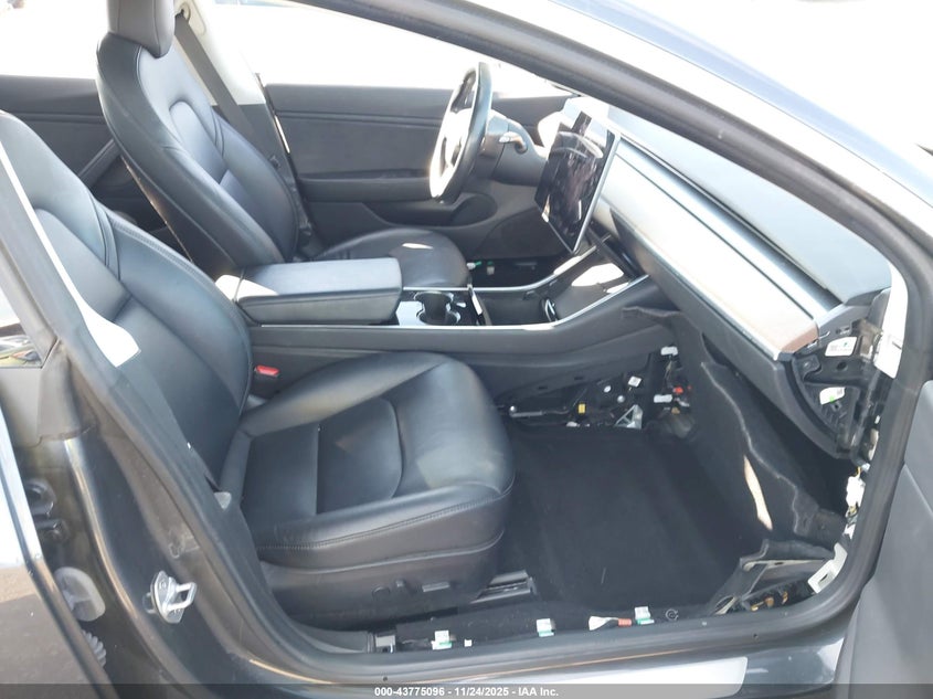 5YJ3E1EA3JF036743 2018 TESLA MODEL 3 photo no. 5