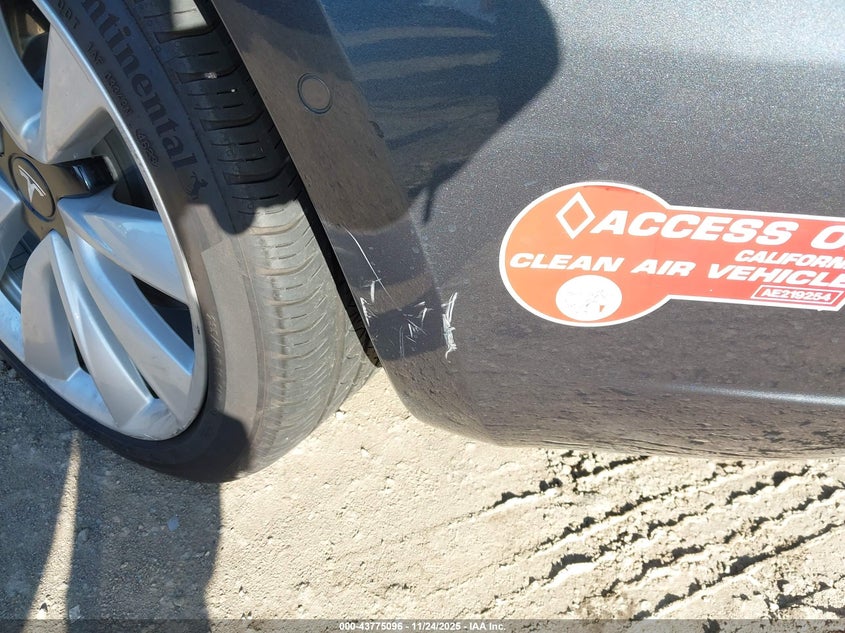 2018 Tesla Model 3 Long Range/Mid Range VIN: 5YJ3E1EA3JF036743 Lot: 43775096