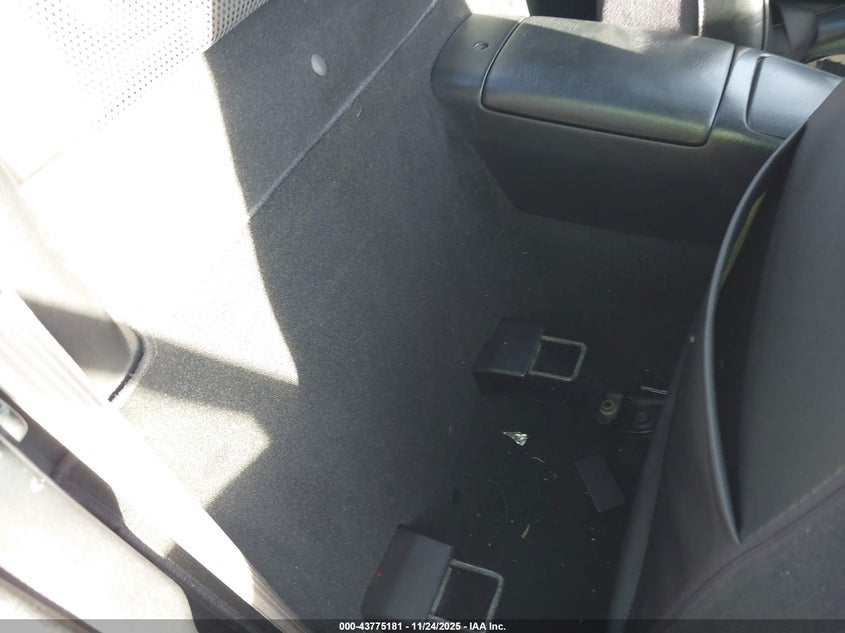 2004 Mazda Mx-5 Miata Ls VIN: JM1NB353X40400769 Lot: 43775181