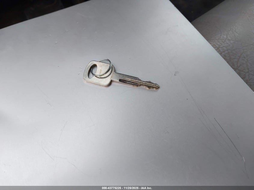 1999 Ford F-350 Lariat/Xl/Xlt VIN: 1FTSW31L1XEB27757 Lot: 43775225