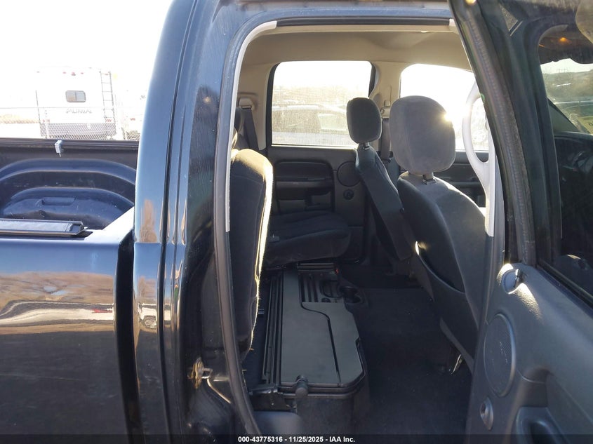 2005 Dodge Ram 1500 Slt/Laramie VIN: 1D7HU18D15S239773 Lot: 43775316