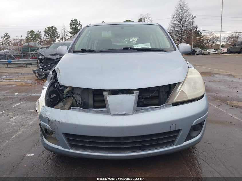 2009 Nissan Versa 1.8S VIN: 3N1BC13E29L413828 Lot: 43775369