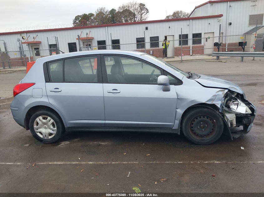 2009 Nissan Versa 1.8S VIN: 3N1BC13E29L413828 Lot: 43775369