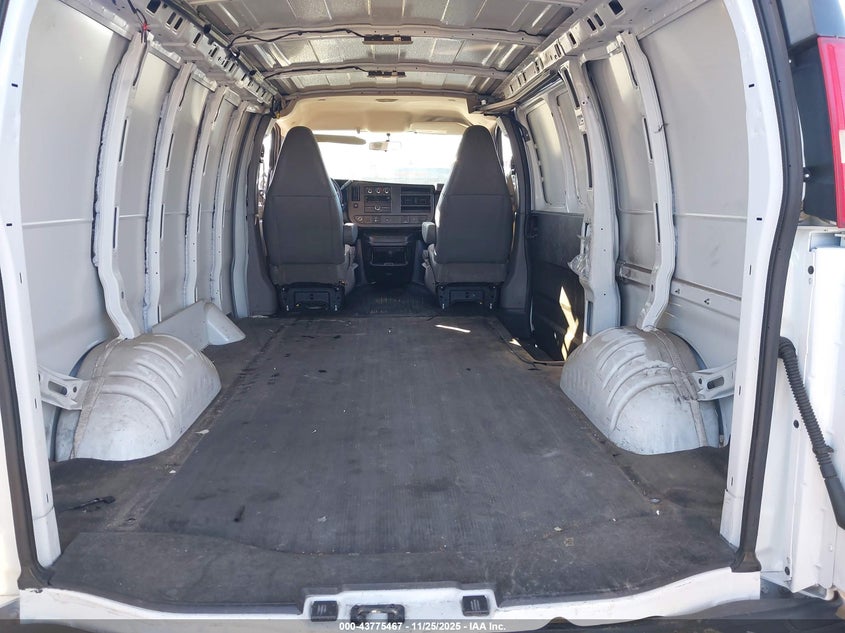 2017 Chevrolet Express 2500 Work Van VIN: 1GCWGAFG8H1350580 Lot: 43775467