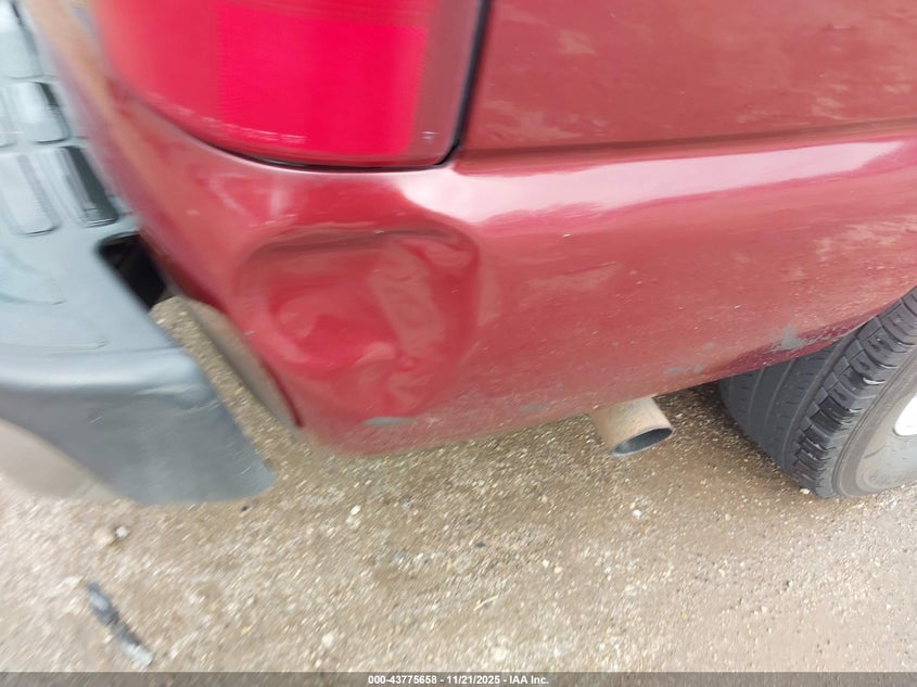 2002 Chevrolet Suburban Ls VIN: 1GNEC16Z72J192708 Lot: 43775658