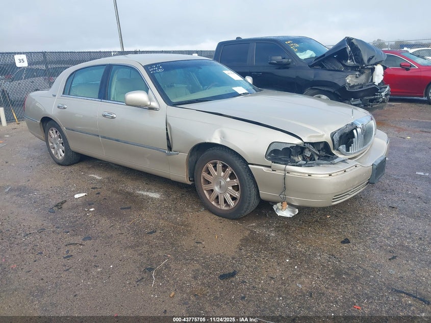 LINCOLN TOWN CAR SIGNATURE LIMITED