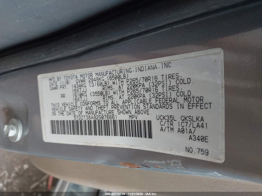 2002 Toyota Sequoia Limited V8 VIN: 5TDZT38A82S076661 Lot: 43775728