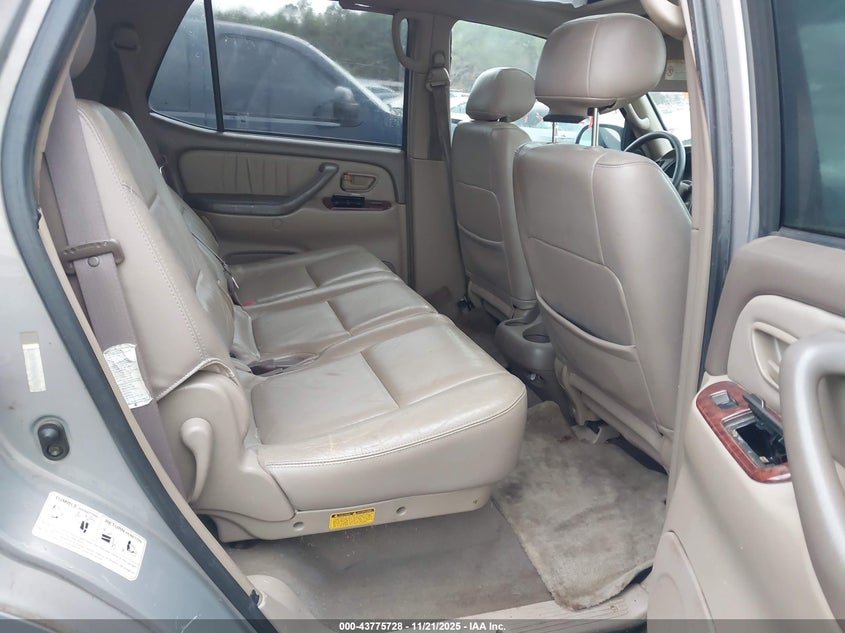 2002 Toyota Sequoia Limited V8 VIN: 5TDZT38A82S076661 Lot: 43775728