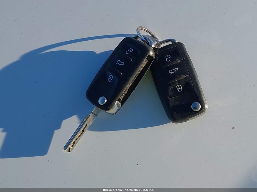 2014 Volkswagen Passat 1.8T Sport VIN: 1VWBT7A34EC119481 Lot: 43775742