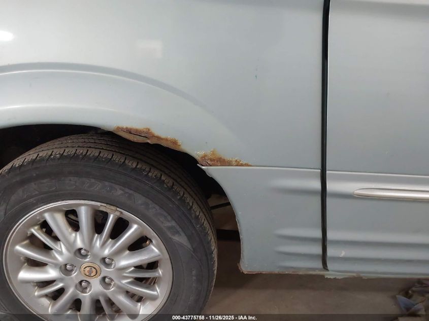 2001 Chrysler Town & Country Limited VIN: 2C8GP64L41R197343 Lot: 43775758