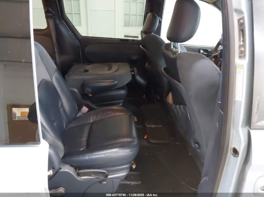 2001 Chrysler Town & Country Limited VIN: 2C8GP64L41R197343 Lot: 43775758