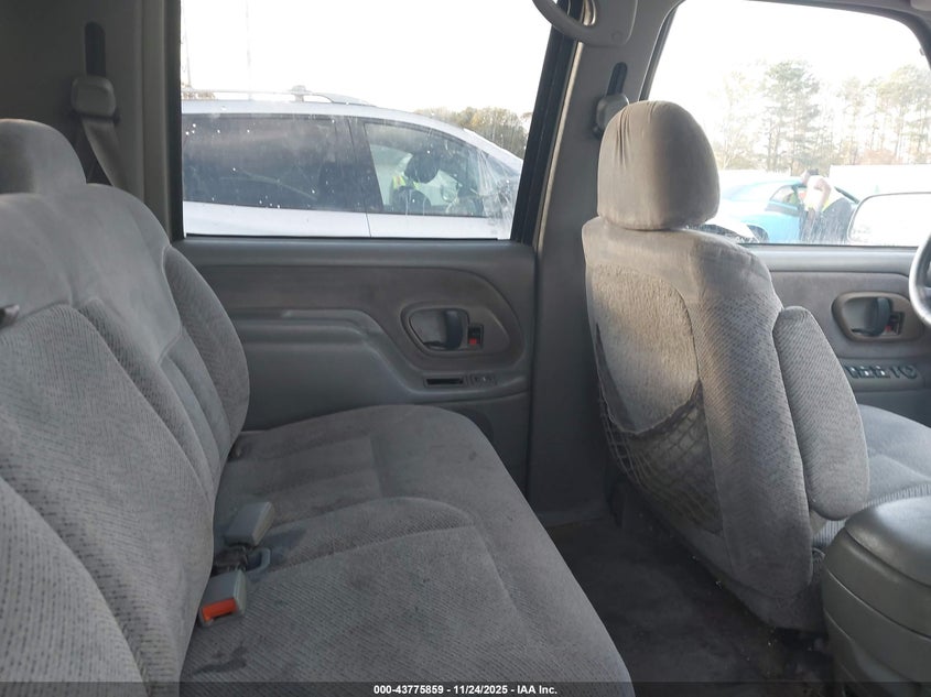 1999 Chevrolet Suburban 1500 Lt VIN: 3GNEC16R0XG251560 Lot: 43775859