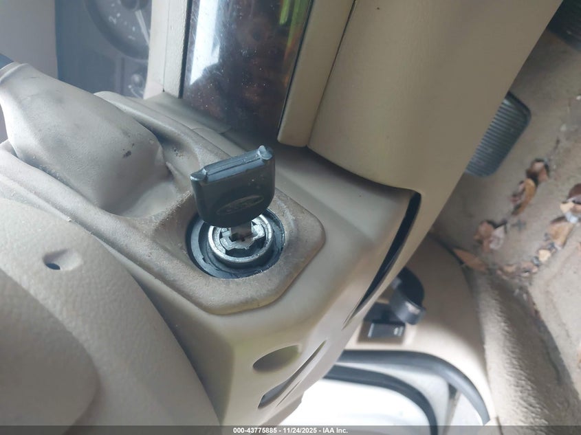 2007 Mercury Grand Marquis Ls VIN: 2MEFM75V97X628354 Lot: 43775885