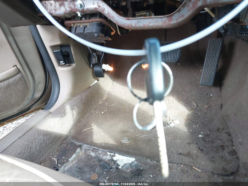 2000 Mercury Grand Marquis Ls VIN: 2MEFM75W1YX669068 Lot: 43776154