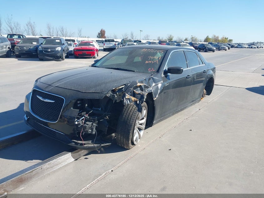 Vin: 2c3ccaag0lh117765, lot: 44271624, chrysler 300 touring l 20202
