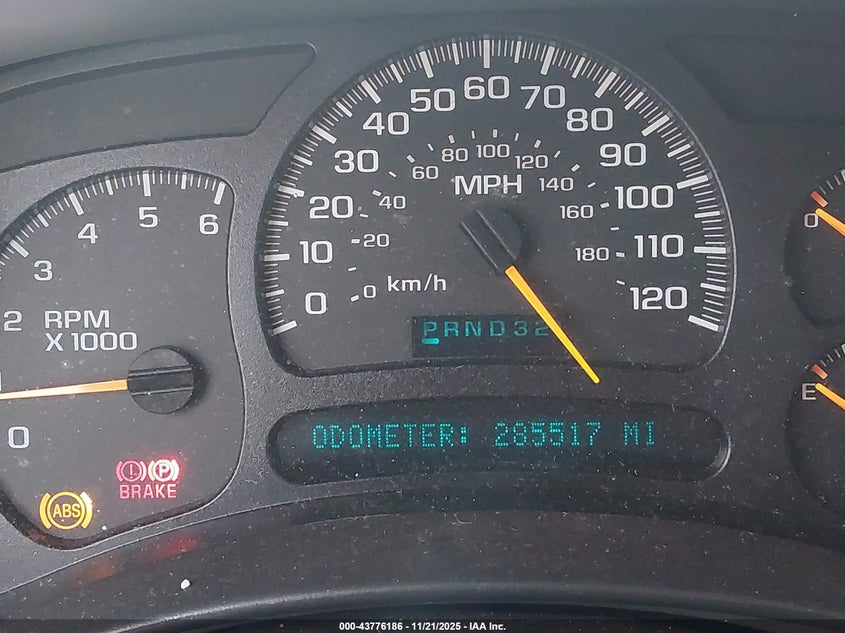 2005 GMC Yukon Slt VIN: 1GKEC13T15R117022 Lot: 43776186