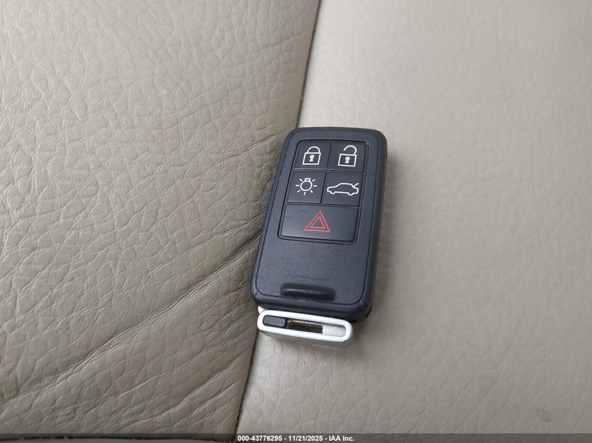 2011 Volvo Xc60 3.2 VIN: YV4940DZ4B2217964 Lot: 43776295