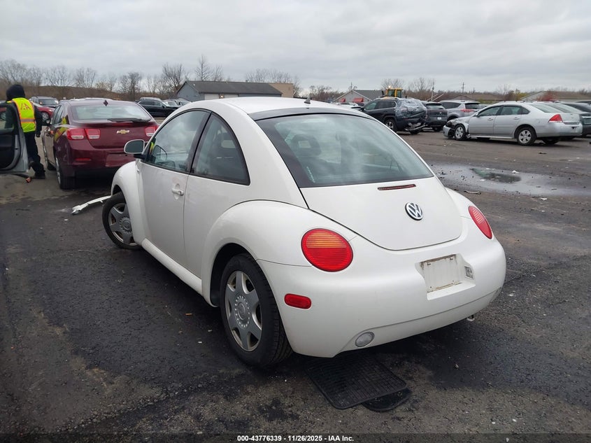 3VWDD21C5YM416108 2000 VOLKSWAGEN BEETLE photo no. 3