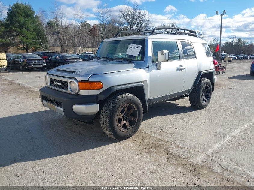 JTEBU11F070100837 2007 TOYOTA FJ CRUISER photo no. 2