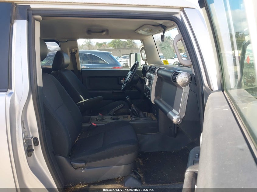 JTEBU11F070100837 2007 TOYOTA FJ CRUISER photo no. 5