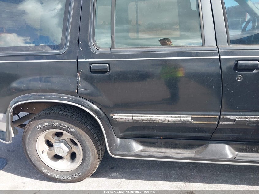 1997 Ford Explorer Eddie Bauer/Limited/Xlt VIN: 1FMDU32P2VUA24507 Lot: 43776482