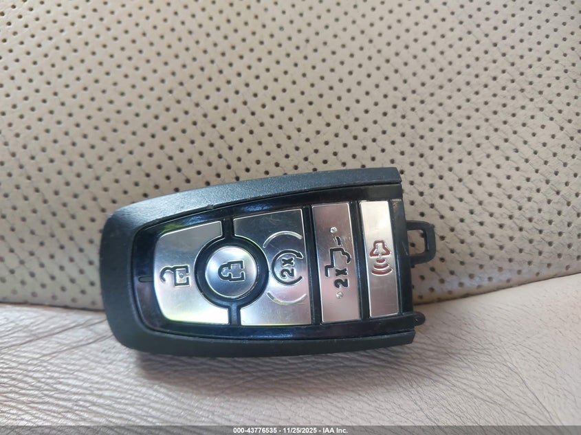 2019 Ford F-350 Lariat VIN: 1FT8W3DT3KEC77142 Lot: 43776535