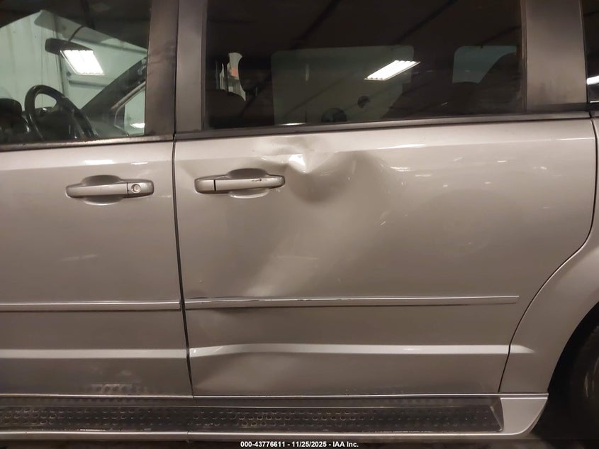 2016 Dodge Grand Caravan R/T VIN: 2C4RDGEG4GR147156 Lot: 43776611