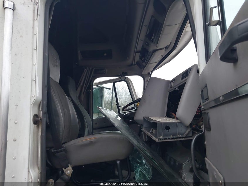 1999 International 9900 VIN: 2HSFTAPR7XC093394 Lot: 43776616