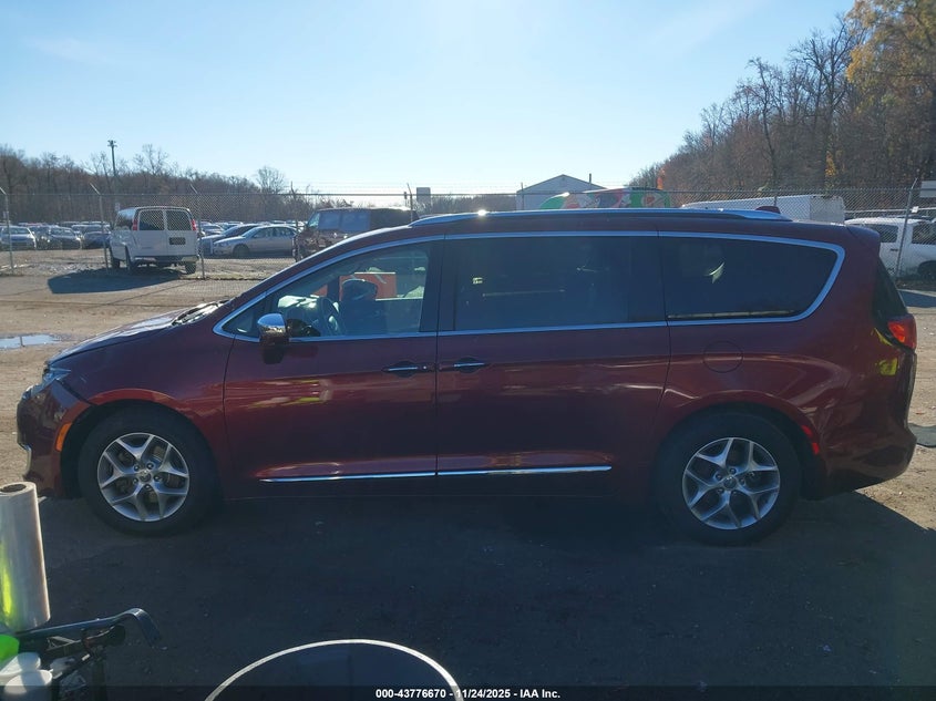 2017 Chrysler Pacifica Limited VIN: 2C4RC1GG9HR528872 Lot: 43776670