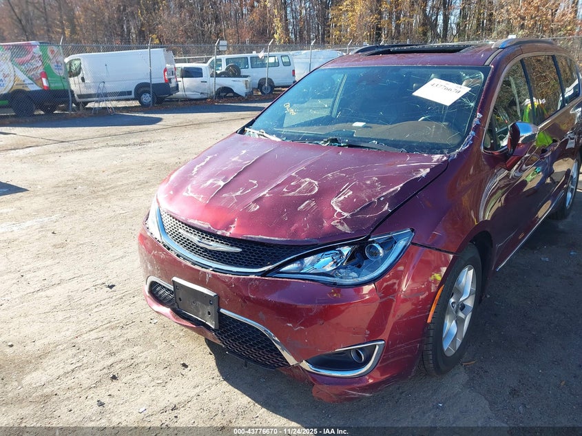 2017 Chrysler Pacifica Limited VIN: 2C4RC1GG9HR528872 Lot: 43776670