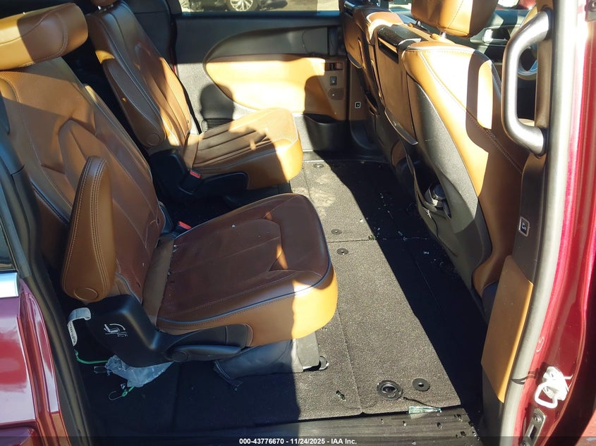 2017 Chrysler Pacifica Limited VIN: 2C4RC1GG9HR528872 Lot: 43776670