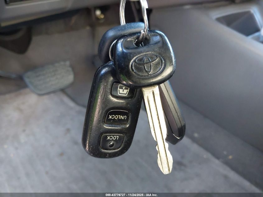 2002 Toyota Sequoia Limited V8 VIN: 5TDBT48A22S113985 Lot: 43776727