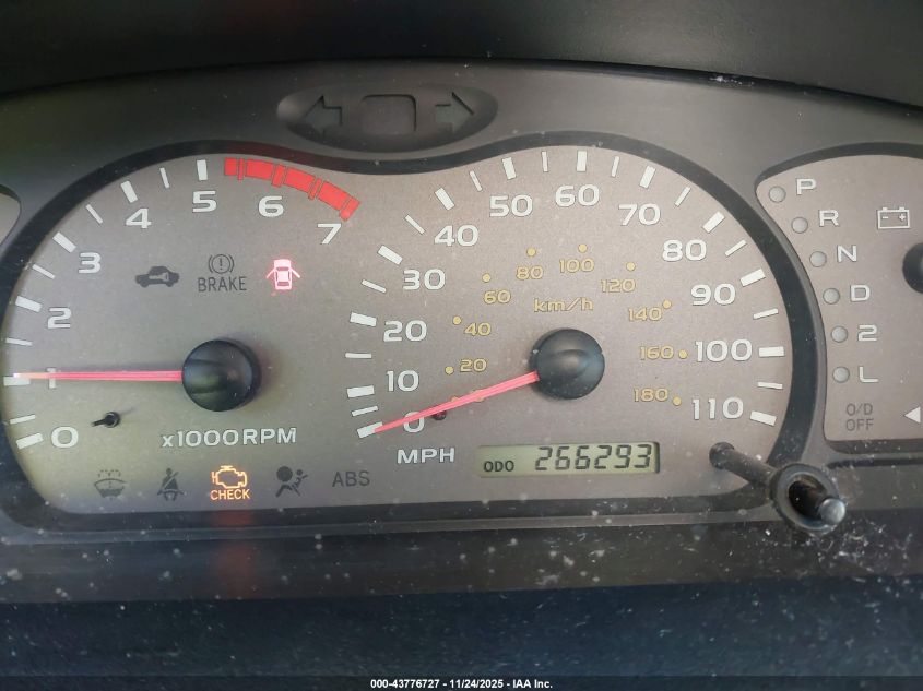 2002 Toyota Sequoia Limited V8 VIN: 5TDBT48A22S113985 Lot: 43776727