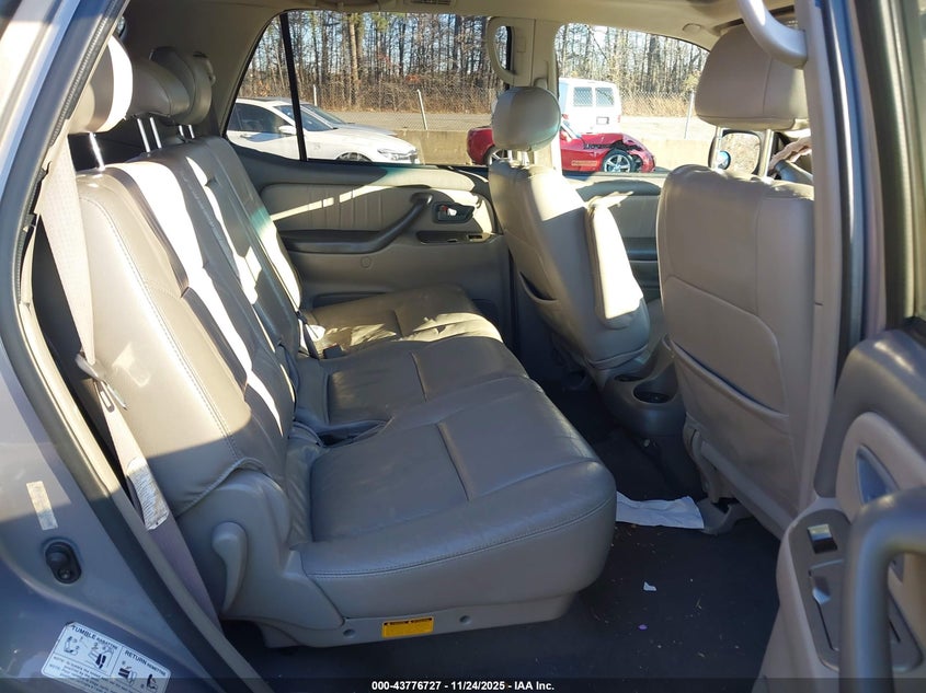 2002 Toyota Sequoia Limited V8 VIN: 5TDBT48A22S113985 Lot: 43776727
