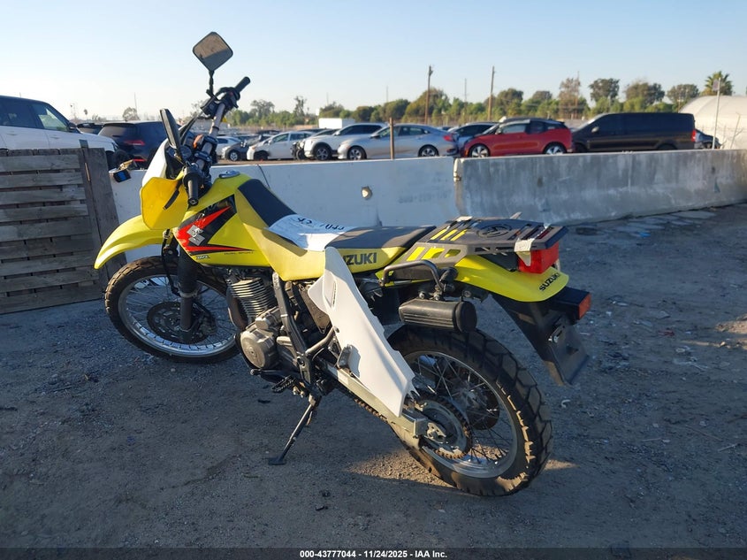JS1SP46A752101814 2005 SUZUKI DR photo no. 3