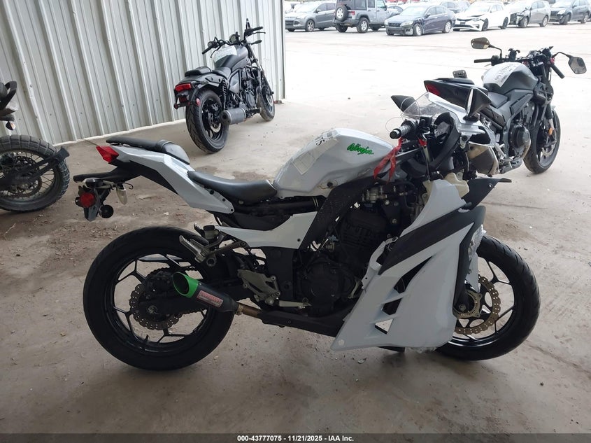 2015 Kawasaki Ex300 B VIN: JKAEX8B14FDA21535 Lot: 43777075