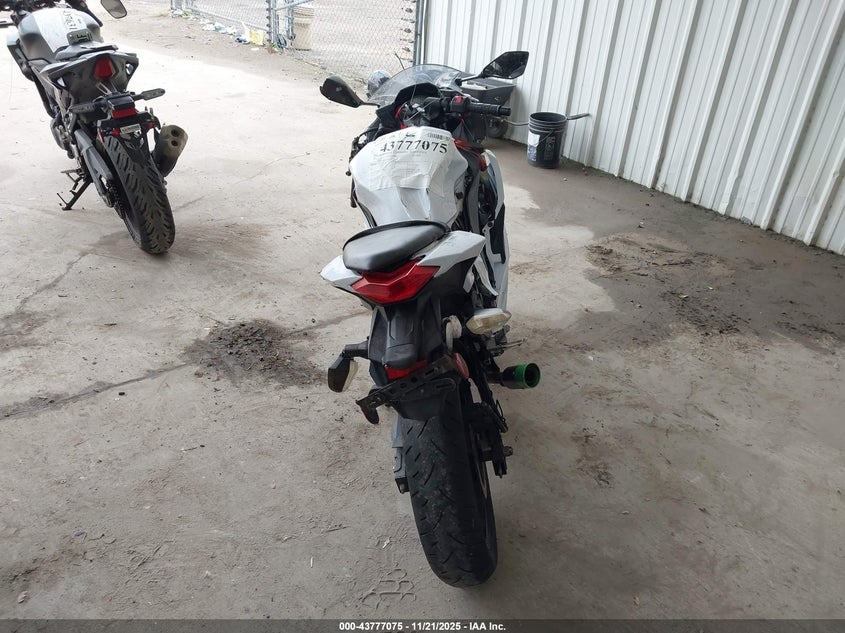 2015 Kawasaki Ex300 B VIN: JKAEX8B14FDA21535 Lot: 43777075