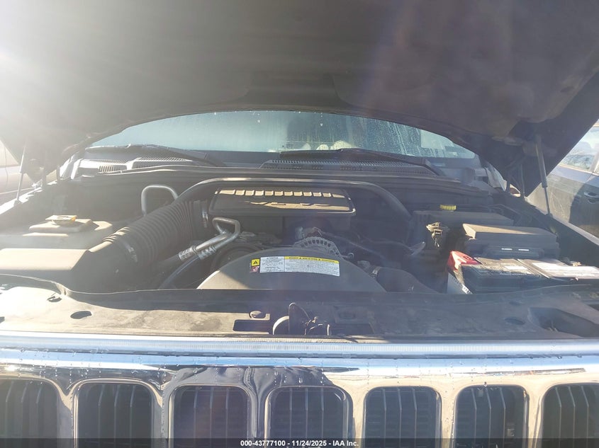 2008 Jeep Commander Sport VIN: 1J8HH48K18C195554 Lot: 43777100