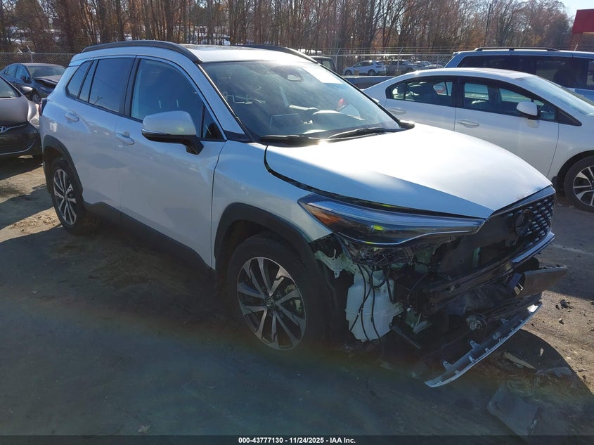 TOYOTA COROLLA CROSS XLE