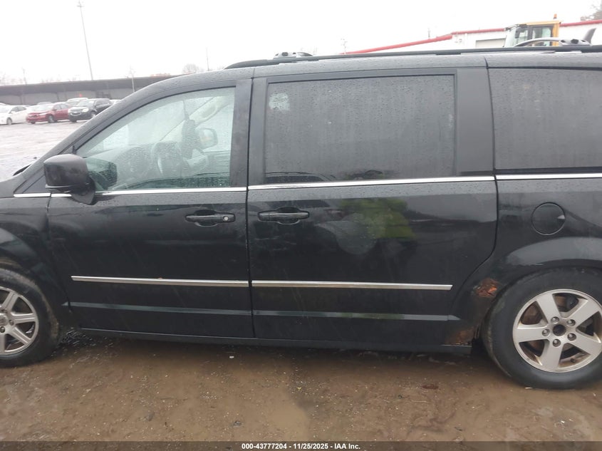 2010 Chrysler Town & Country Touring Plus VIN: 2A4RR8D12AR495186 Lot: 43777204