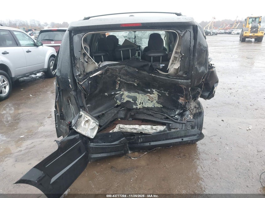 2010 Chrysler Town & Country Touring Plus VIN: 2A4RR8D12AR495186 Lot: 43777204