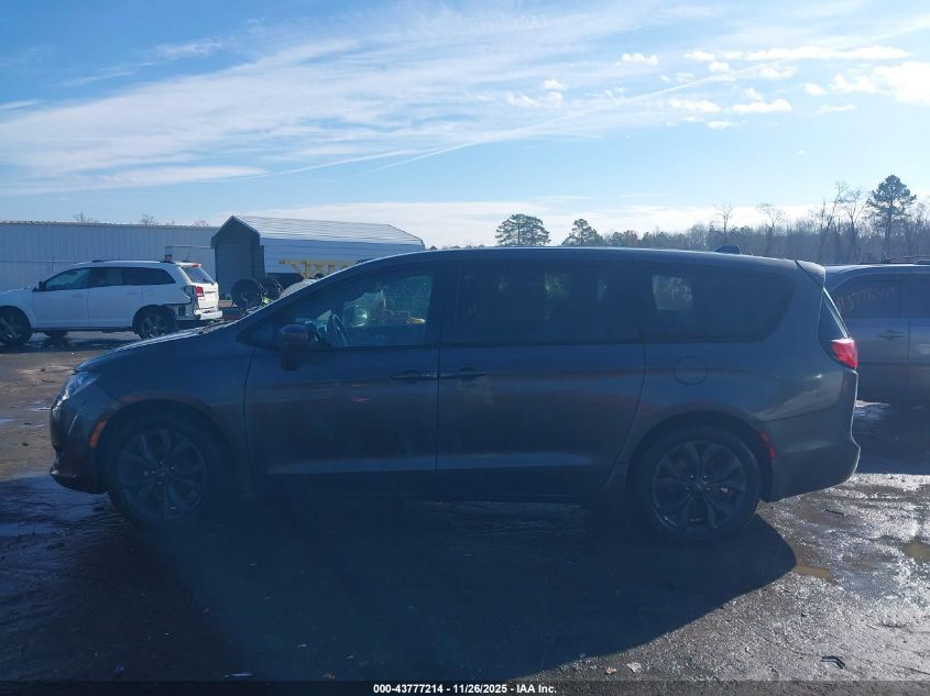 2019 Chrysler Pacifica Touring Plus VIN: 2C4RC1FGXKR667725 Lot: 43777214