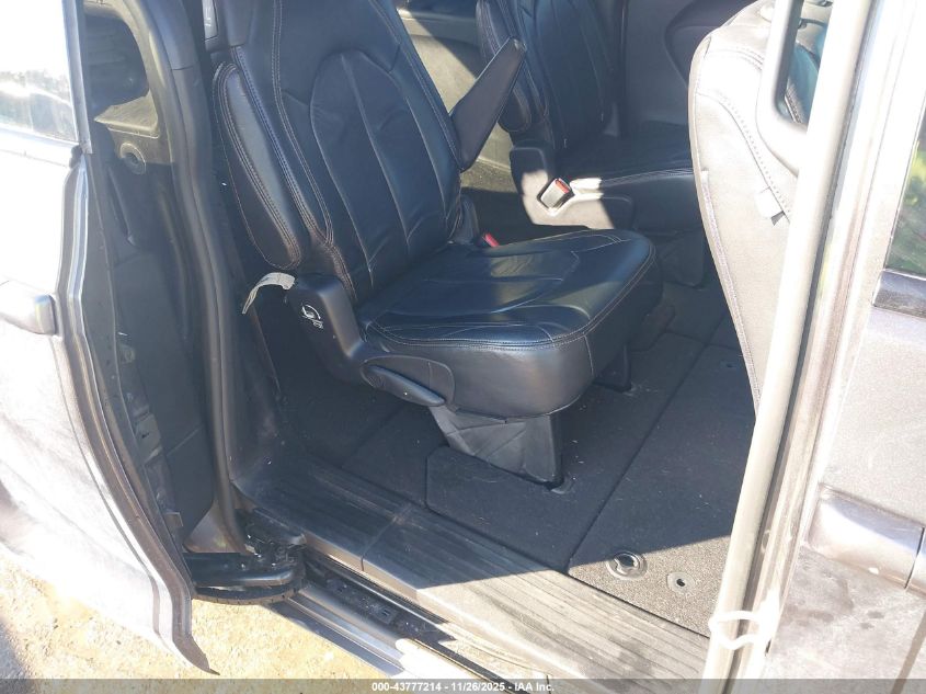 2019 Chrysler Pacifica Touring Plus VIN: 2C4RC1FGXKR667725 Lot: 43777214