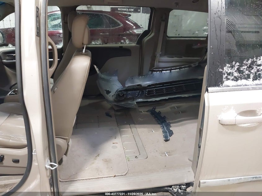 2015 Chrysler Town & Country Touring VIN: 2C4RC1BG3FR637235 Lot: 43777221